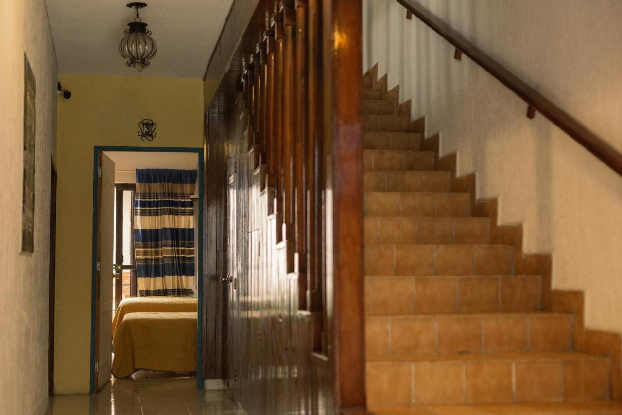 Casona Luciernaga-Casa De Huespedes Guest House Leon Exterior photo