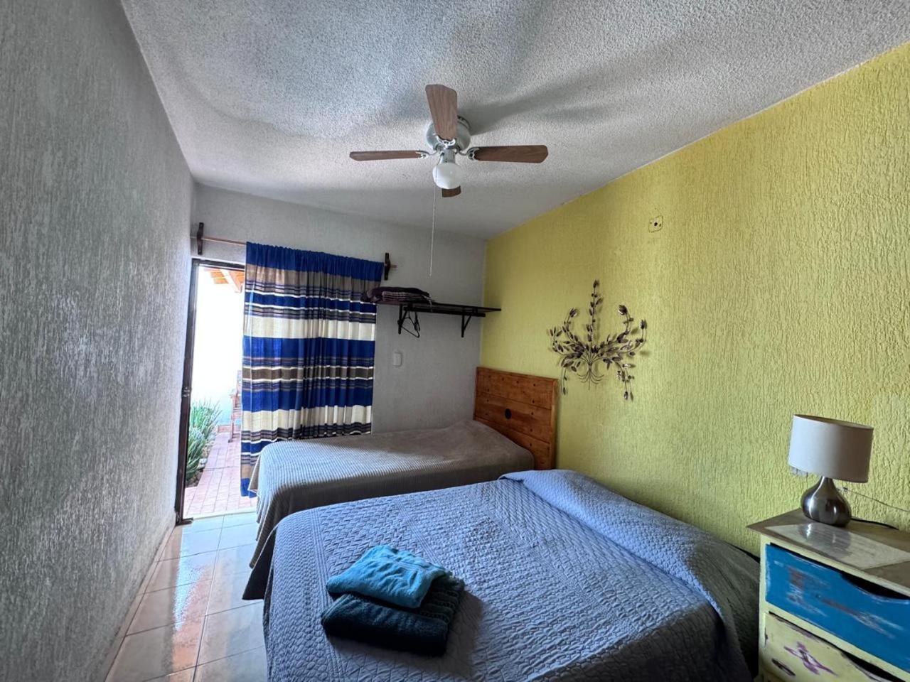 Casona Luciernaga-Casa De Huespedes Guest House Leon Exterior photo